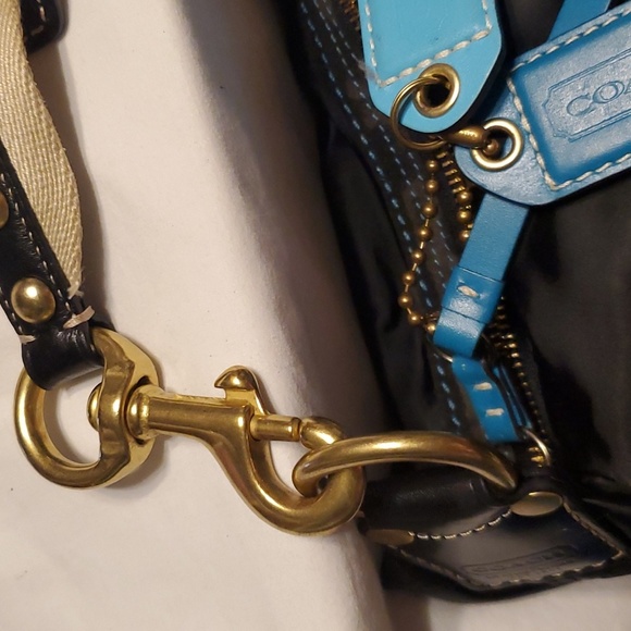 Coach: black moon-shaped bag. - Picture 4 of 16